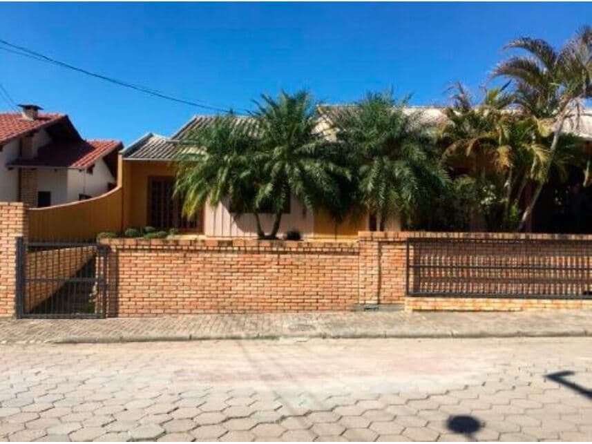 Foto 1 de 14: Casa em leilão em Rio Do Sul - SC — Casa à venda em leilão