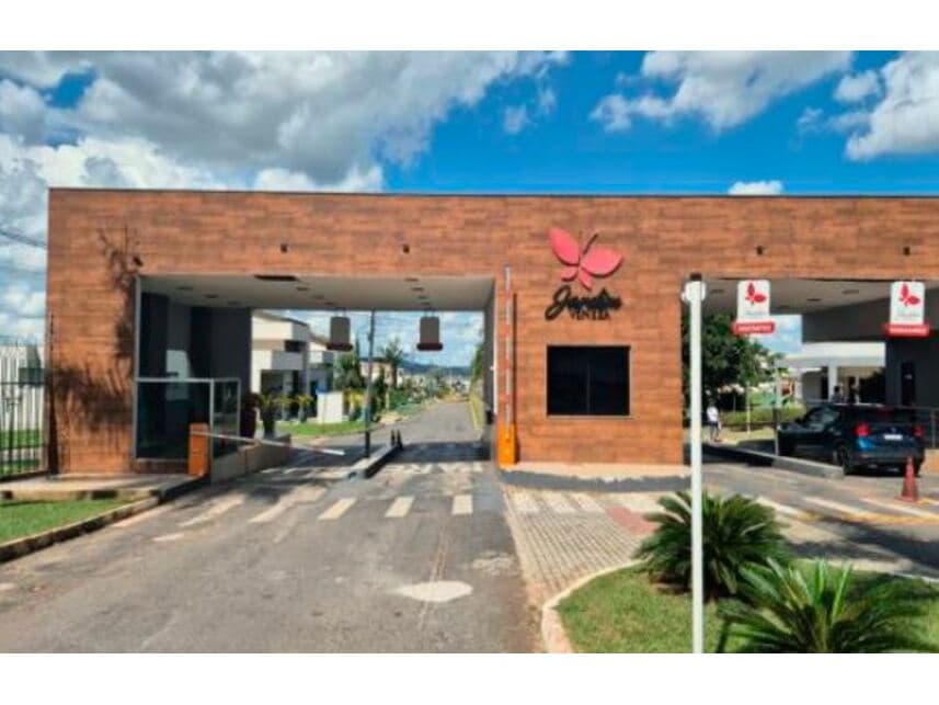 Casa em leilão em Senador Canedo - GO — Casa à venda em leilão