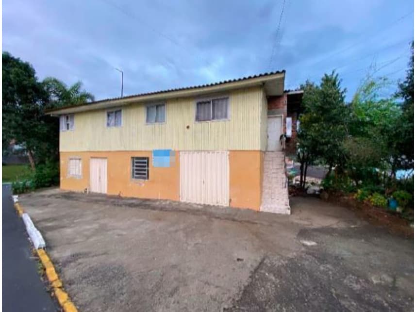 Casa em leilão em Flores Da Cunha - RS — Casa à venda em leilão