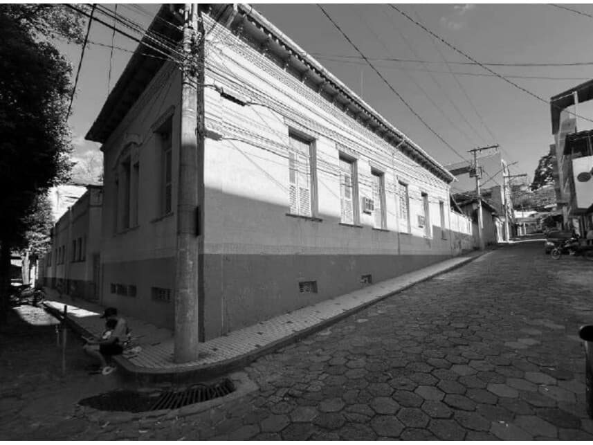 Foto 1 de 12: Casa em leilão em Carangola - MG — Casa à venda em leilão