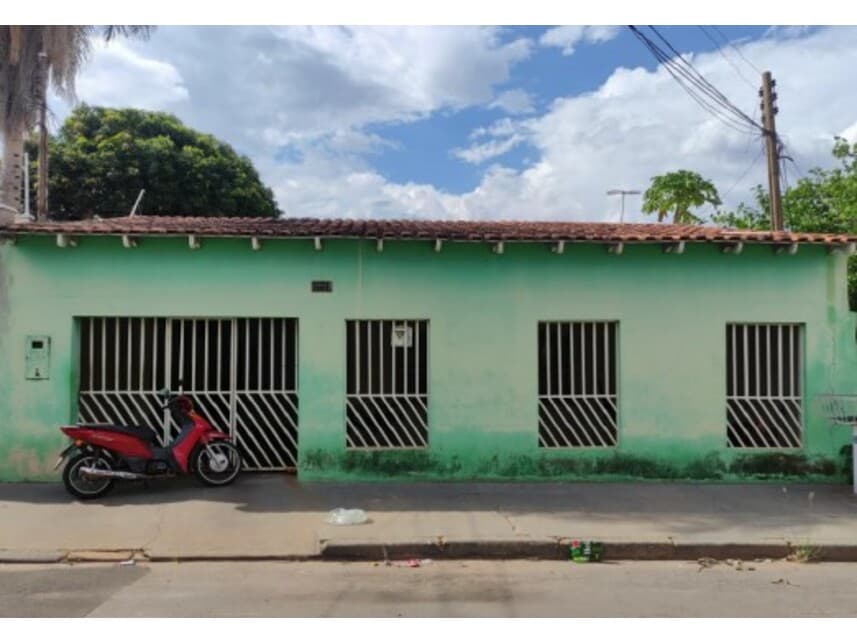 Casa em leilão em Cuiabá - MT — Casa à venda em leilão