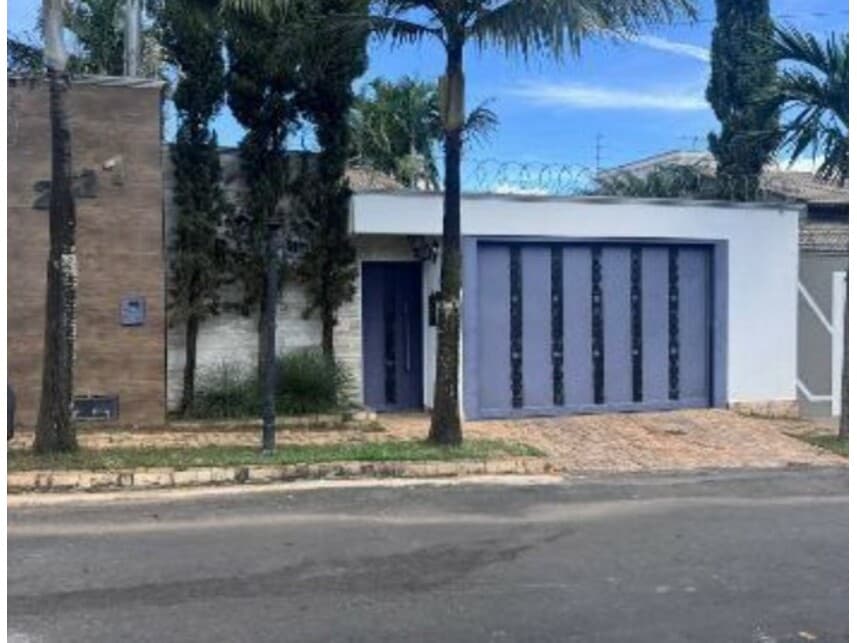 Casa em leilão em Catalão - GO — Casa à venda em leilão