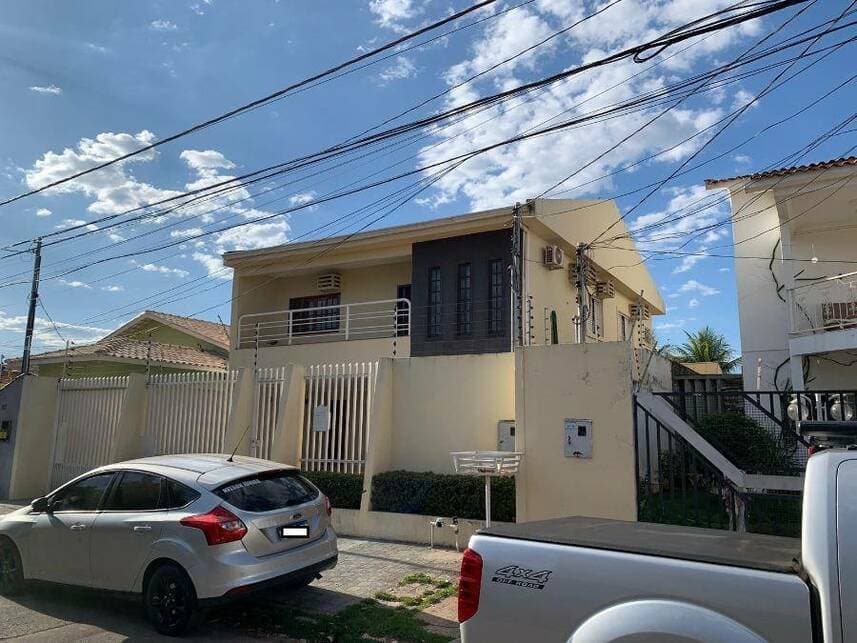 Casa em leilão em Cuiabá - MT — Casa à venda em leilão