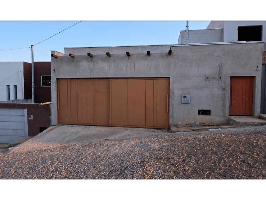 Foto 1 de 11: Casa em leilão em Pitangui - MG — Casa à venda em leilão
