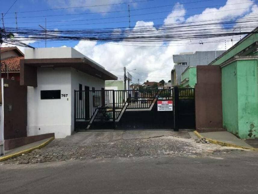 Casa em leilão em Vitória De Santo Antão - PE — Casa à venda em leilão