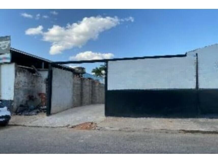 Casa em leilão em Goiânia - GO — Casa à venda em leilão