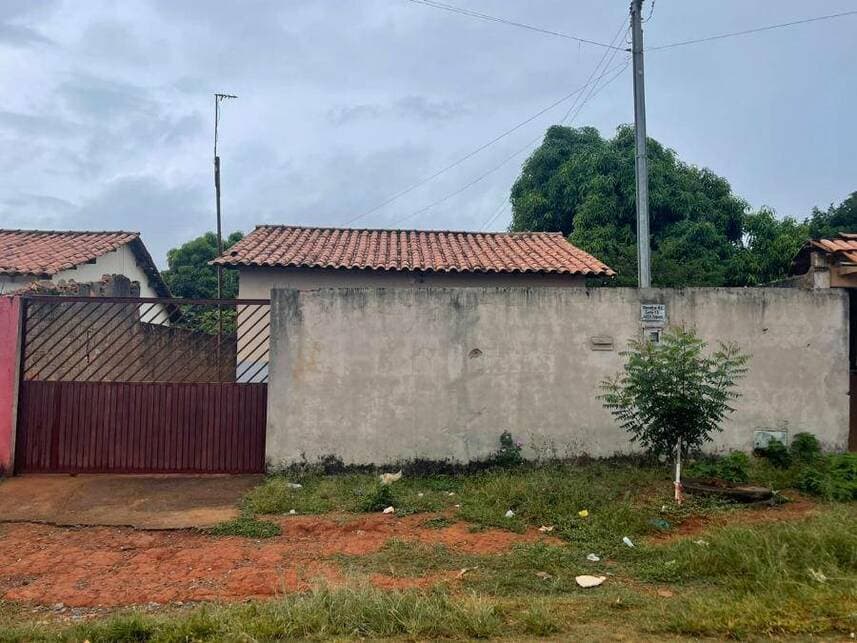 Casa em leilão em Planaltina - GO — Casa à venda em leilão