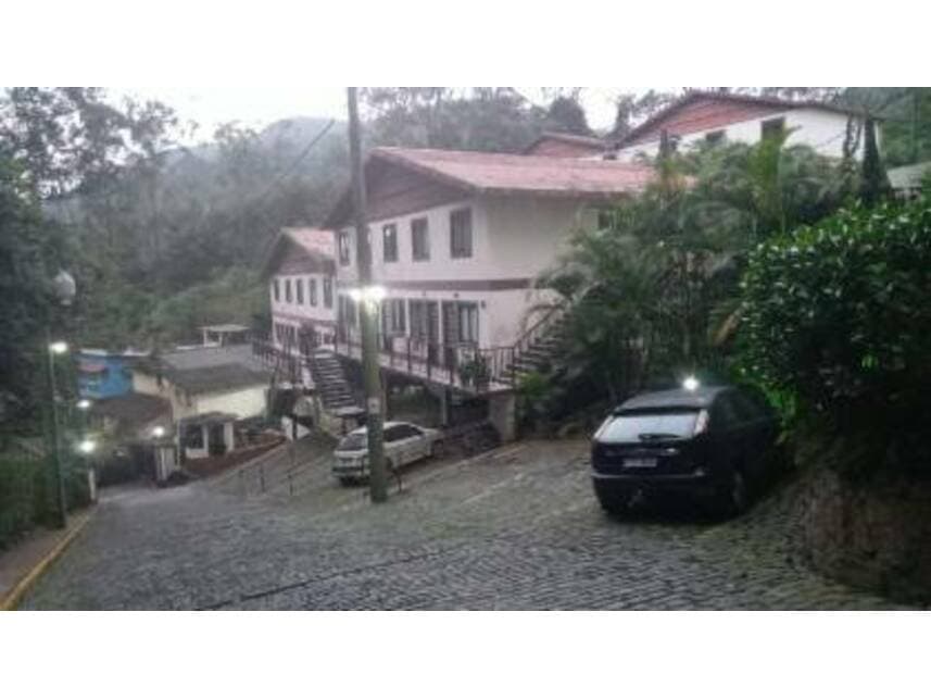 Apartamento em leilão em Petrópolis - RJ — Apartamento à venda em leilão