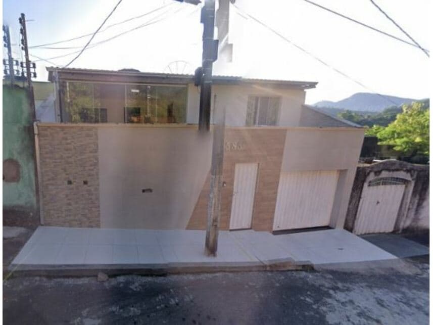 Casa em leilão em Coronel Fabriciano - MG — Casa à venda em leilão