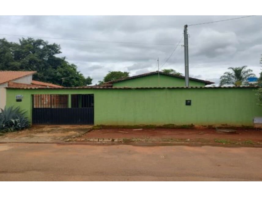 Casa em leilão em Goianira - GO — Casa à venda em leilão