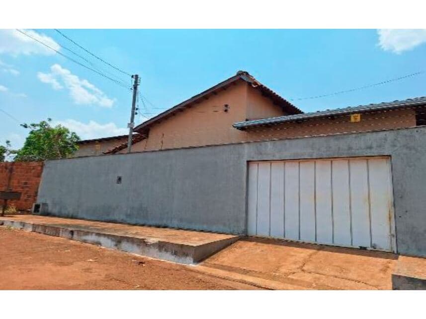 Casa em leilão em Palmeiras De Goiás - GO — Casa à venda em leilão
