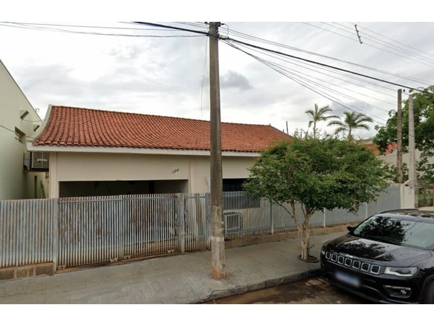 Casa em leilão em Itápolis - SP — Casa à venda em leilão