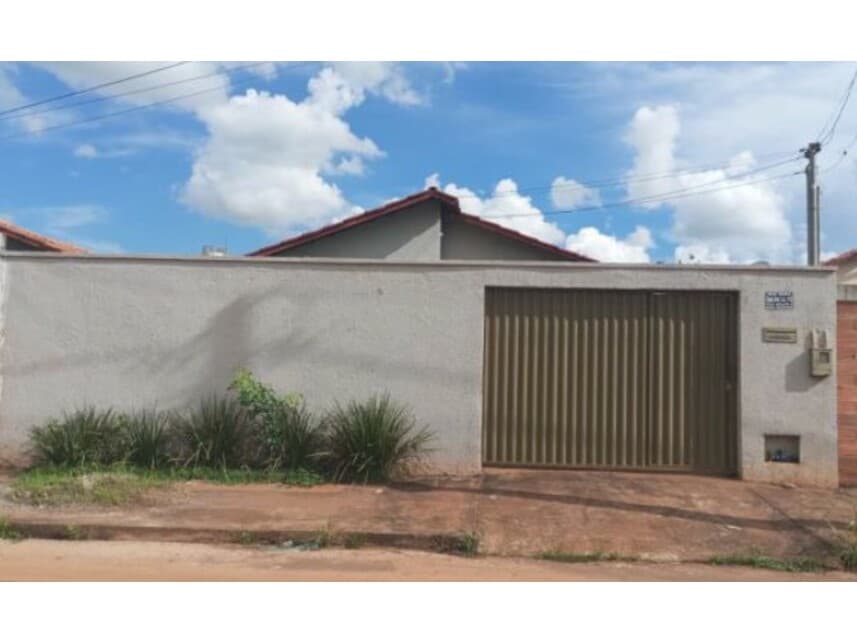 Casa em leilão em Goianira - GO — Casa à venda em leilão