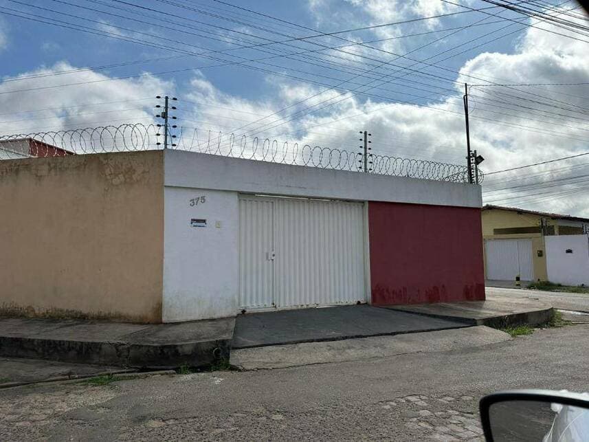 Casa em leilão em Timon - MA — Casa à venda em leilão