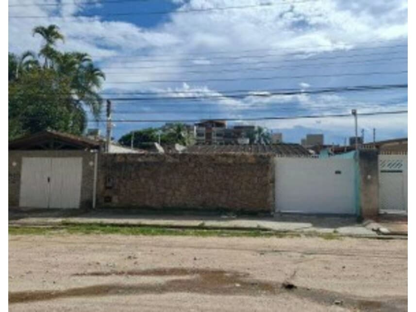 Casa em leilão em Guarujá - SP — Casa à venda em leilão