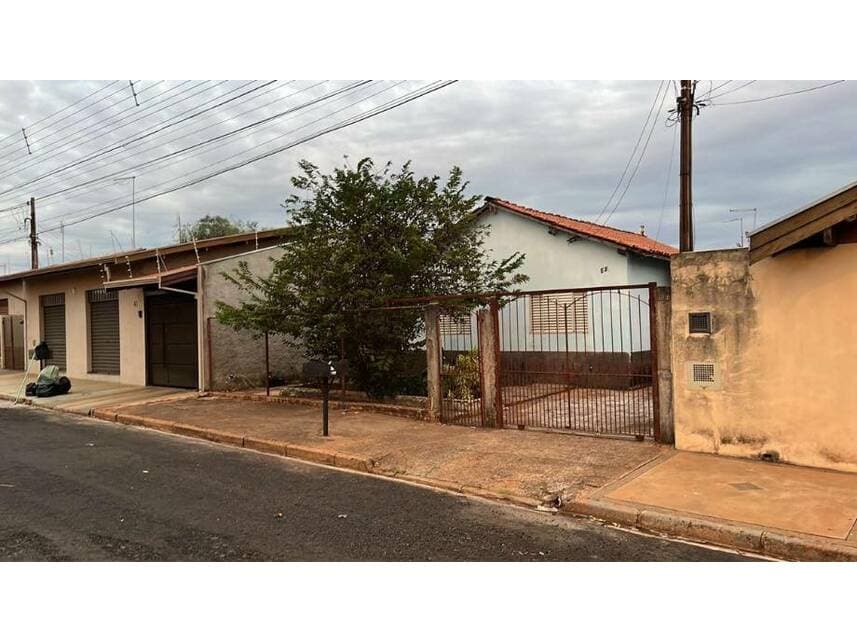 Casa em leilão em Bebedouro - SP — Casa à venda em leilão