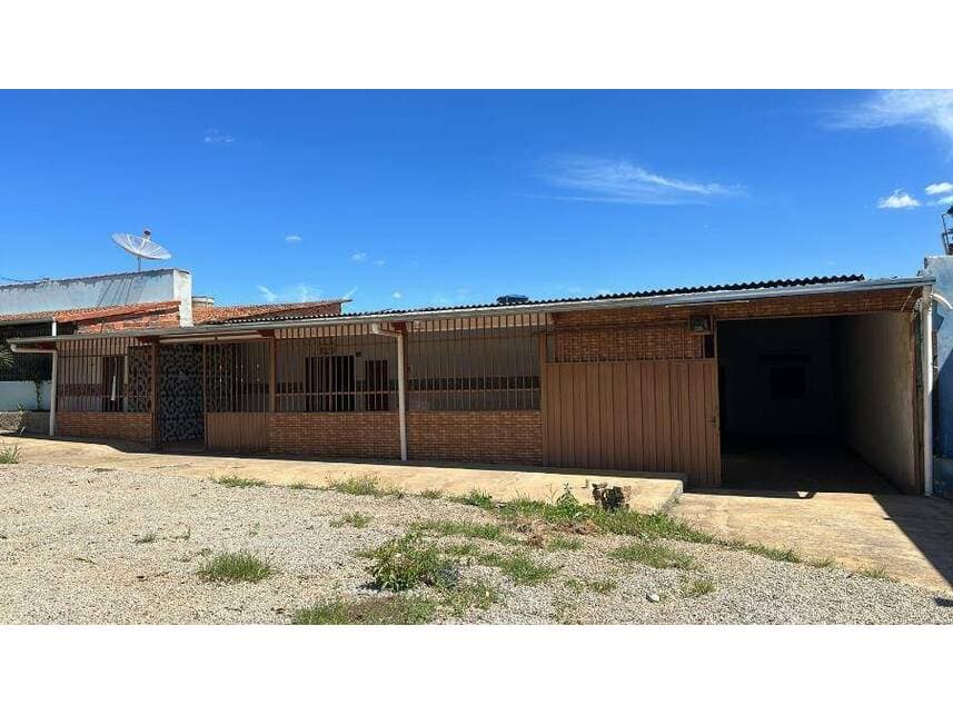 Casa em leilão em Ipameri - GO — Casa à venda em leilão