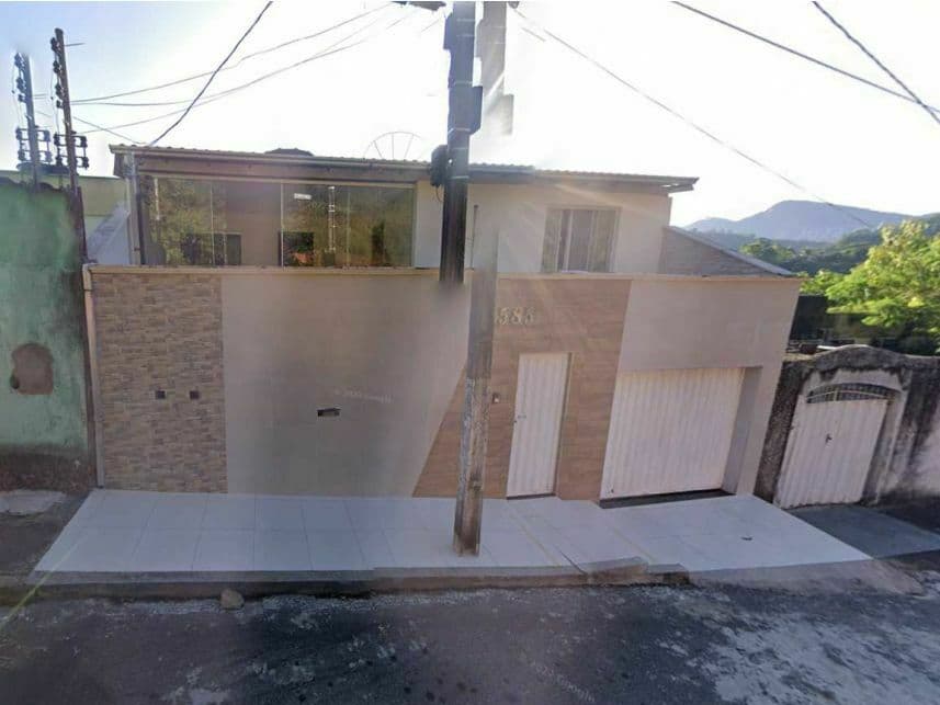 Casa em leilão em Coronel Fabriciano - MG — Casa à venda em leilão