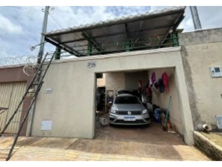 Casa em leilão em Goiânia - GO — Casa à venda em leilão