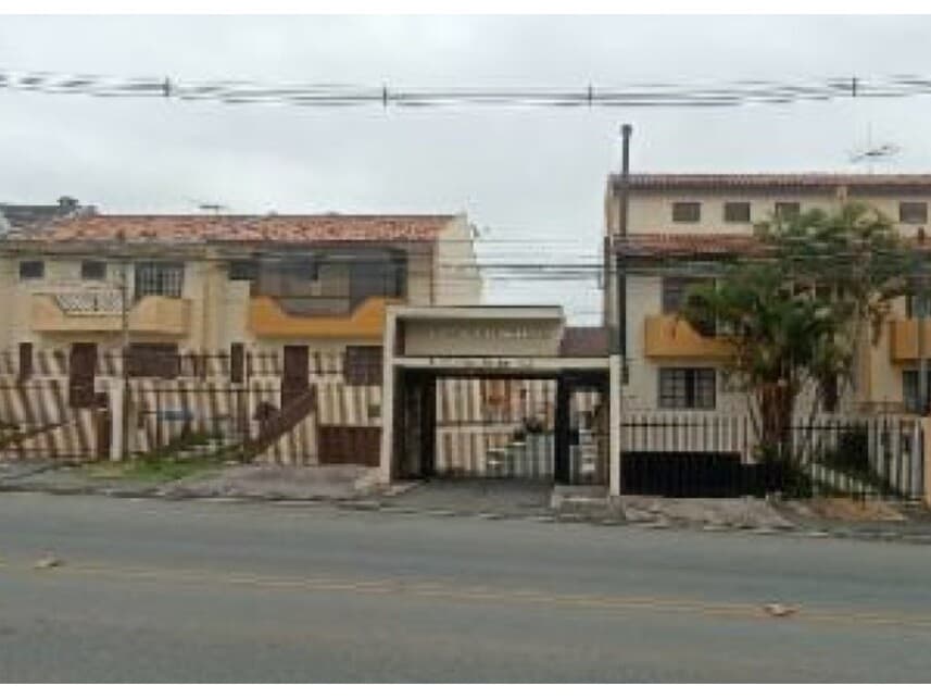 Casa em leilão em Curitiba - PR — Sobrado à venda em leilão