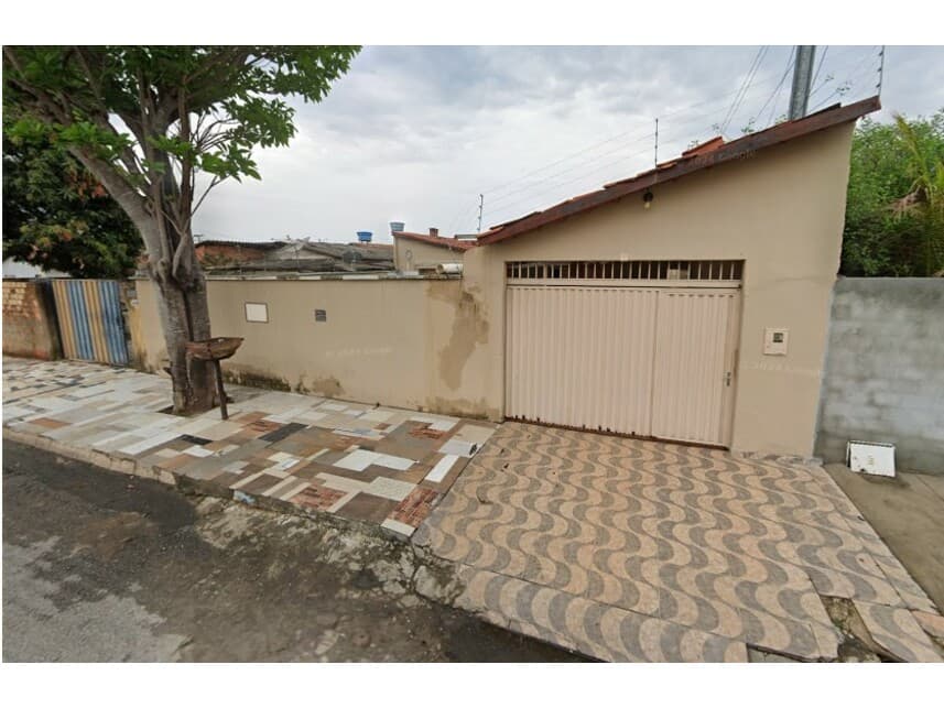 Casa em leilão em Aruanã - GO — Casa à venda em leilão