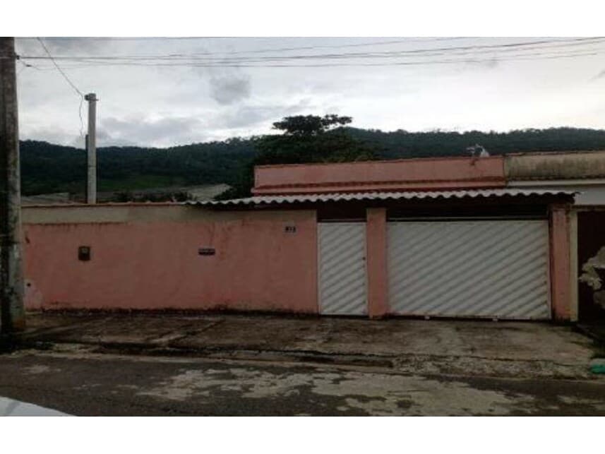 Casa em leilão em Itaguaí - RJ — Casa à venda em leilão