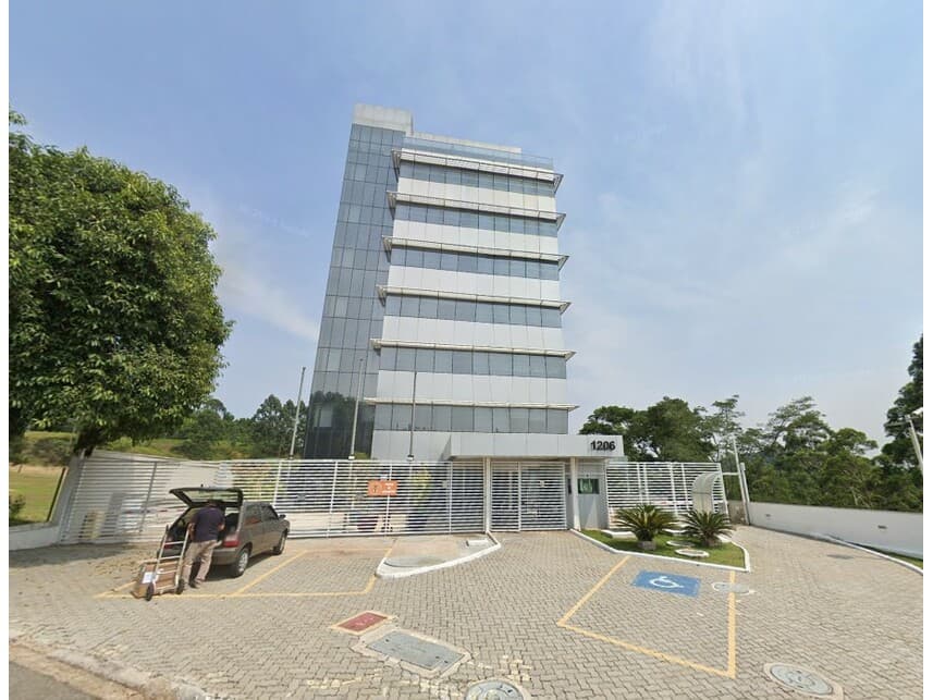 Comercial em leilão em Santana De Parnaíba - SP — Prédio Comercial à venda em leilão