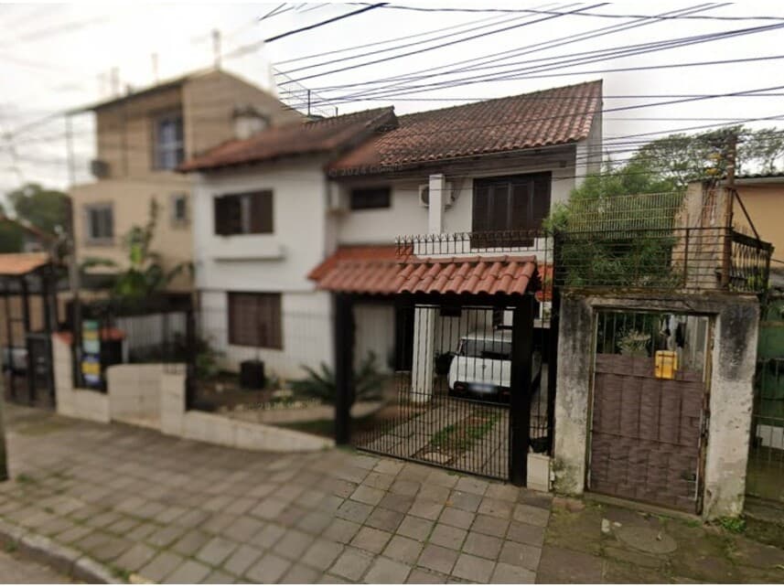Casa em leilão em Porto Alegre - RS — Casa à venda em leilão
