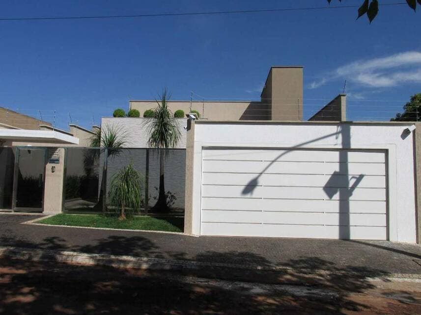Foto 1 de 13: Casa em leilão em Trindade - GO — Casa à venda em leilão
