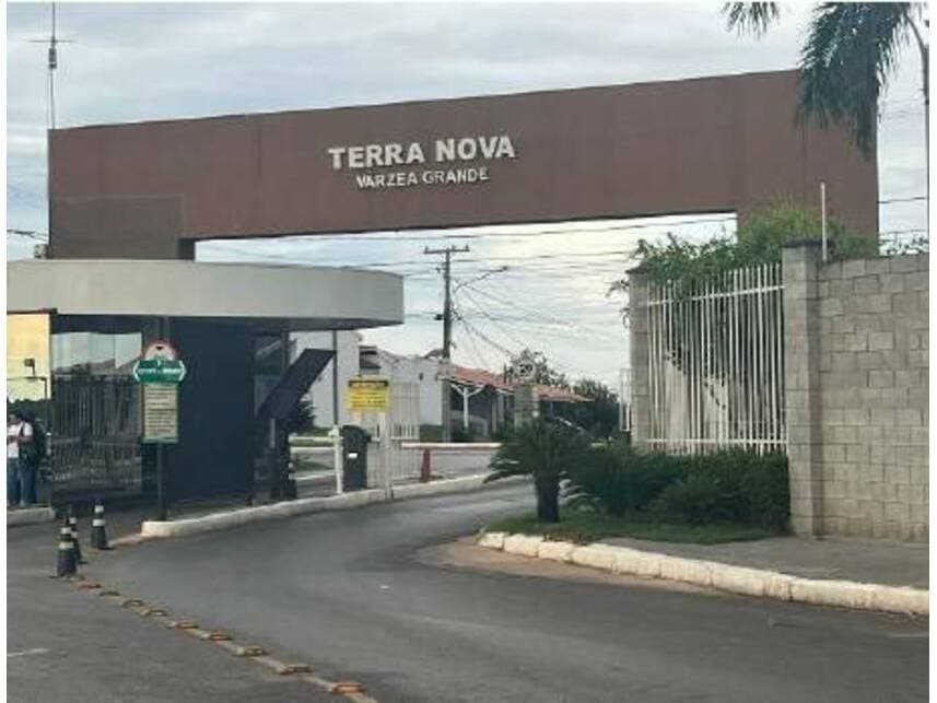 Casa em leilão em Várzea Grande - MT — Casa à venda em leilão