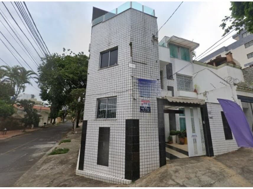 Casa em leilão em Belo Horizonte - MG — Casa à venda em leilão