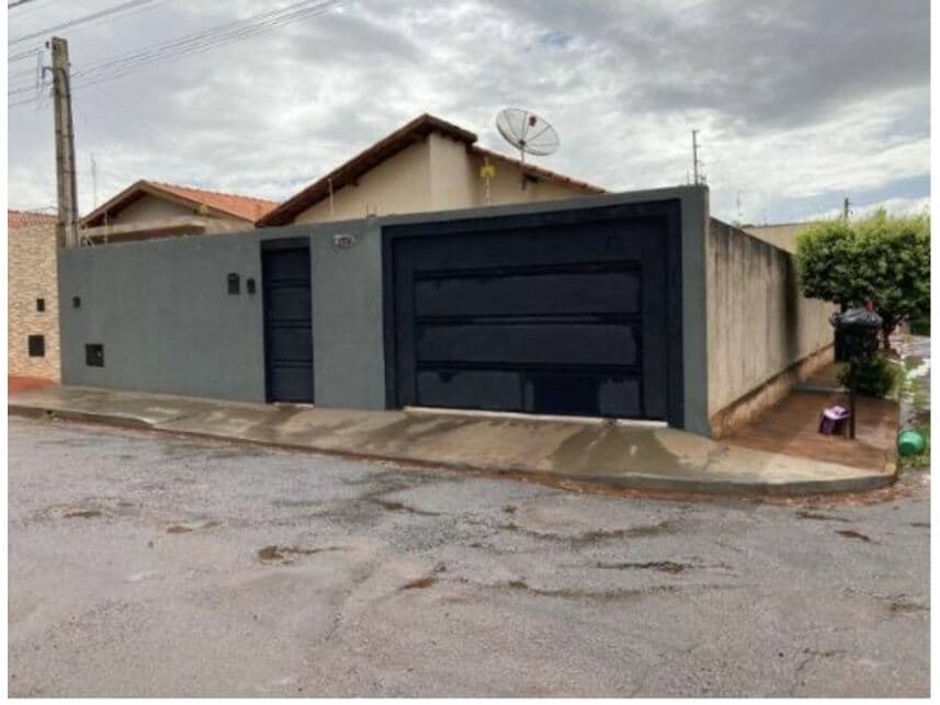 Casa em leilão em Miguelópolis - SP — Casa à venda em leilão