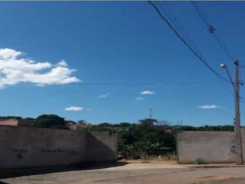 Terreno em leilão em Guaranésia - MG — Terreno c/benfeitorias à venda em leilão