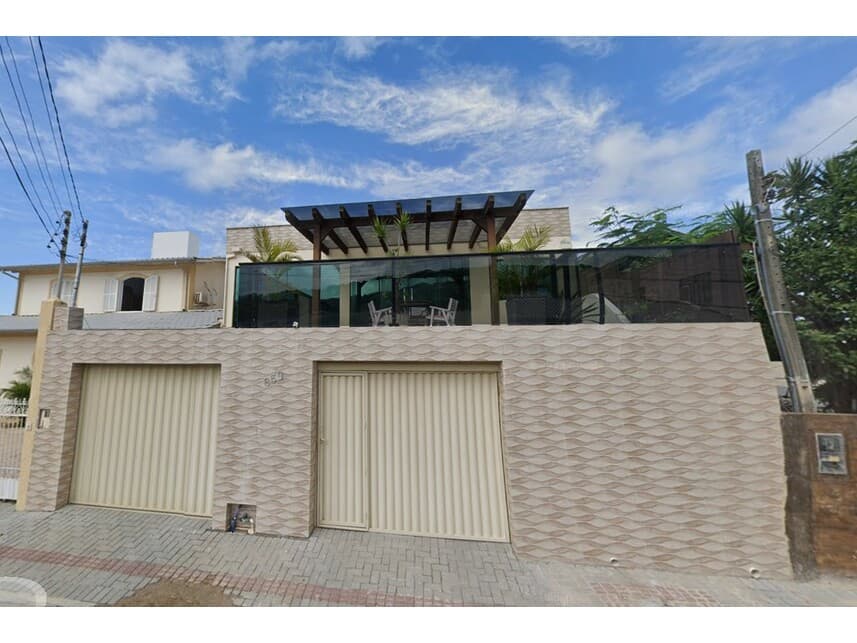 Casa em leilão em Laguna - SC — Casa à venda em leilão