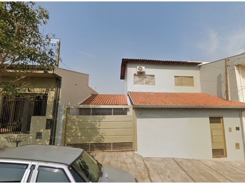 Casa em leilão em São Carlos - SP — Casa à venda em leilão