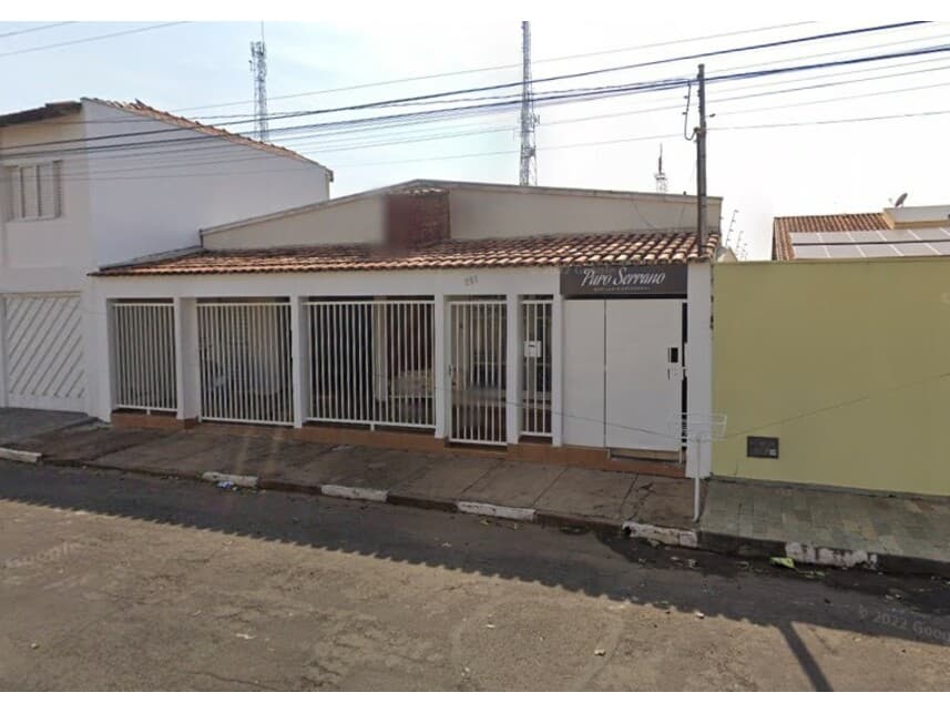 Casa em leilão em Passos - MG — Casa à venda em leilão