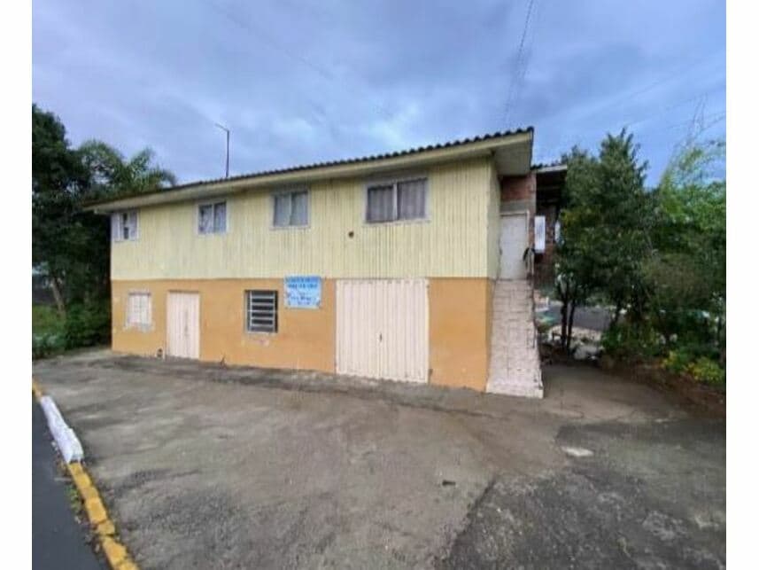 Casa em leilão em Flores Da Cunha - RS — Casa à venda em leilão