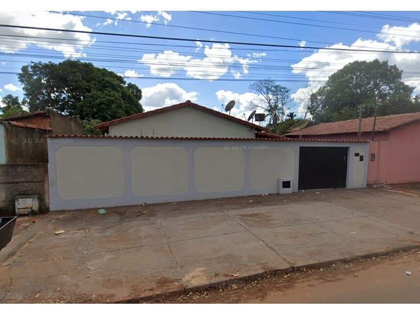 Casa em leilão em Trindade - GO — Casa à venda em leilão