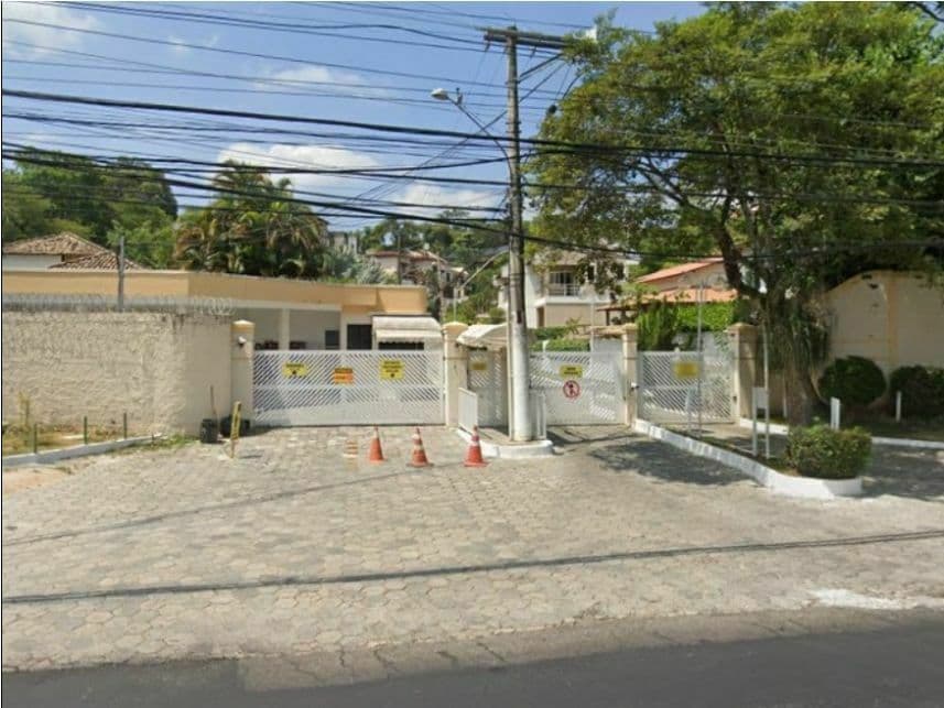 Casa em leilão em Niterói - RJ — Casa à venda em leilão