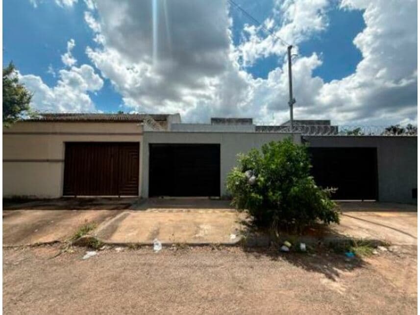 Casa em leilão em Goiânia - GO — Casa à venda em leilão