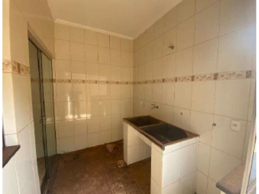 Foto 9 de 18: Casa em leilão em Sales Oliveira - SP — Casa à venda em leilão