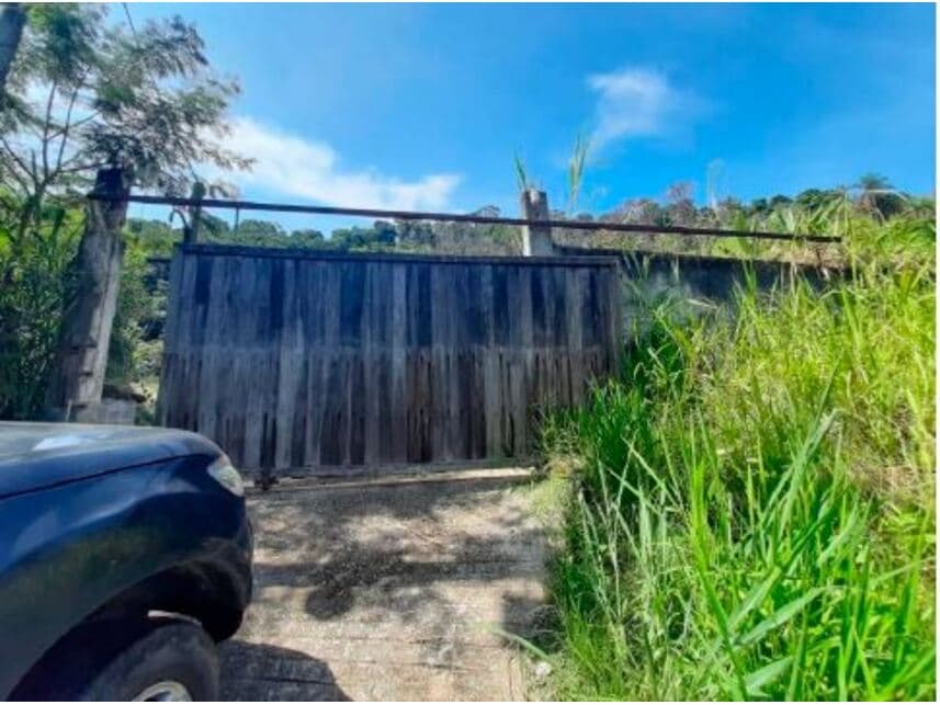 Casa em leilão em Magé - RJ — Casa à venda em leilão