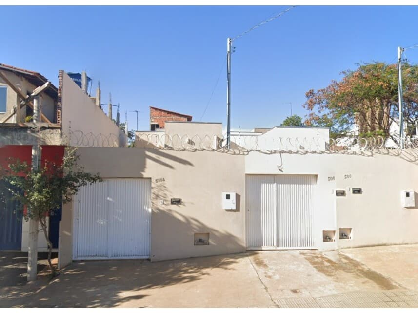 Casa em leilão em Montes Claros - MG — Casa à venda em leilão