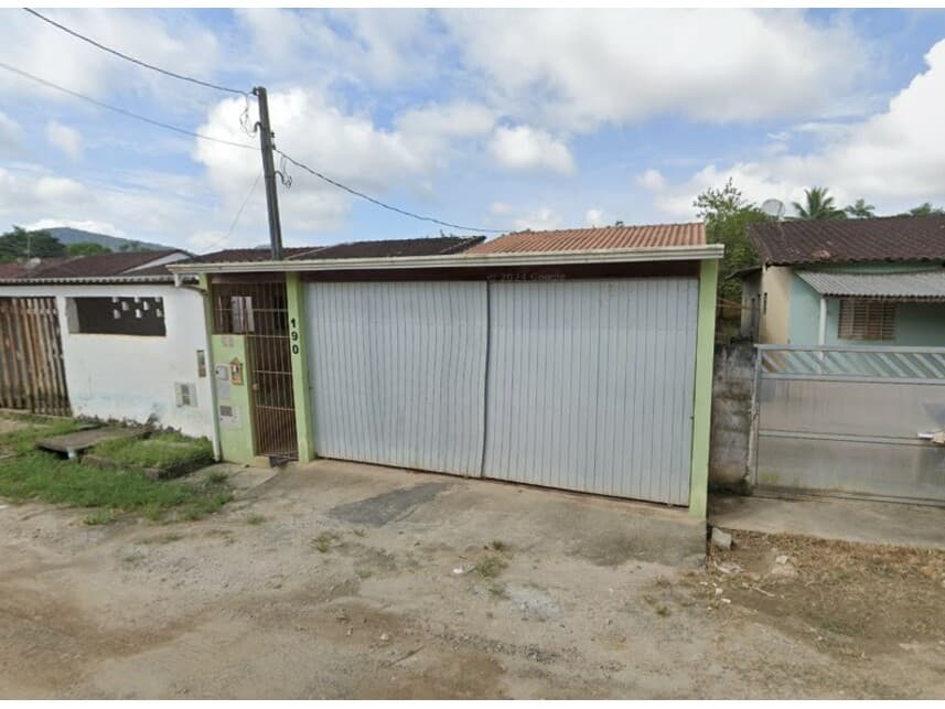 Casa em leilão em Pariquera-açu - SP — Casa à venda em leilão