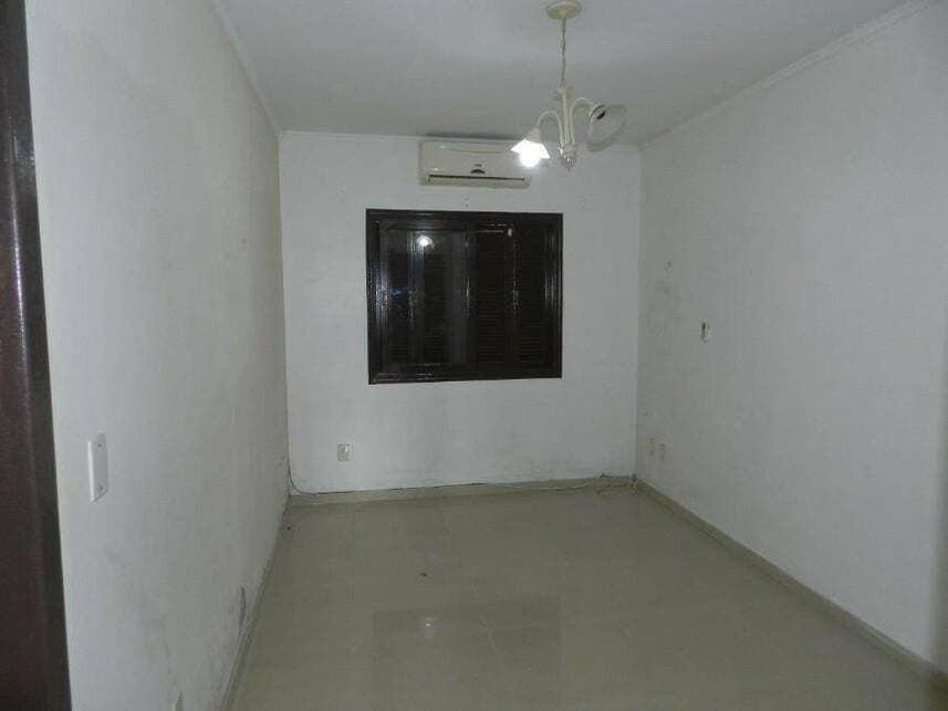 Foto 11 de 13: Casa em leilão em Porto Alegre - RS — Casa à venda em leilão