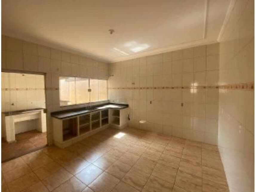 Foto 8 de 18: Casa em leilão em Sales Oliveira - SP — Casa à venda em leilão