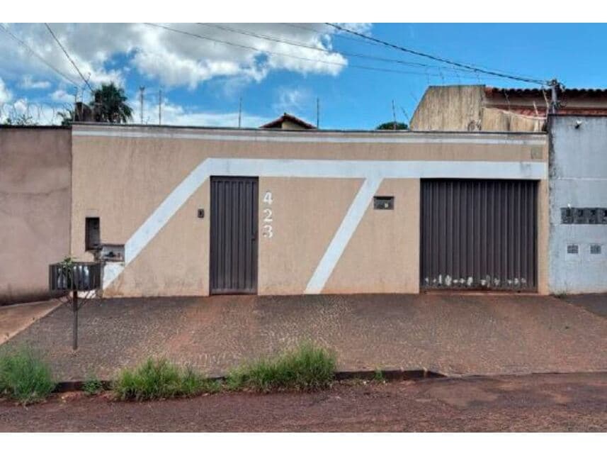 Foto 1 de 2: Casa em leilão em Ituiutaba - MG — Casa à venda em leilão
