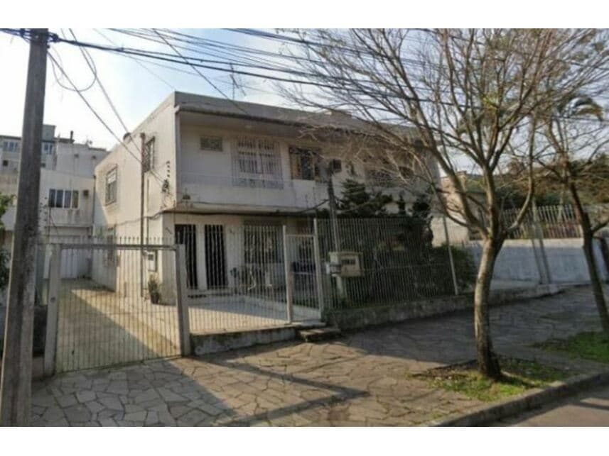 Casa em leilão em Porto Alegre - RS — Casa à venda em leilão