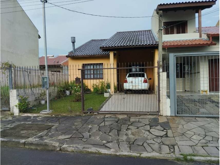 Foto 1 de 13: Casa em leilão em Porto Alegre - RS — Casa à venda em leilão