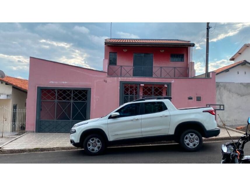 Foto 1 de 20: Casa em leilão em Botucatu - SP — Casa à venda em leilão
